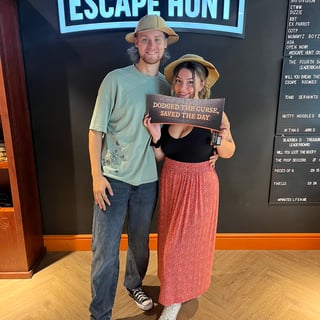 @escapeartists