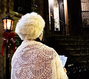 Holiday Scavenger Hunt: It's A Mediocre Life [Outdoor]