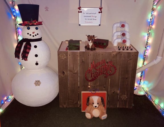Christmas Surprise At The Cool Kids Club
