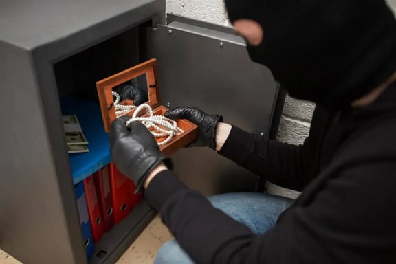 Juwelenraub [Jewel Heist]