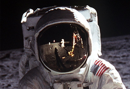 Regreso a La Tierra [Return to Earth]