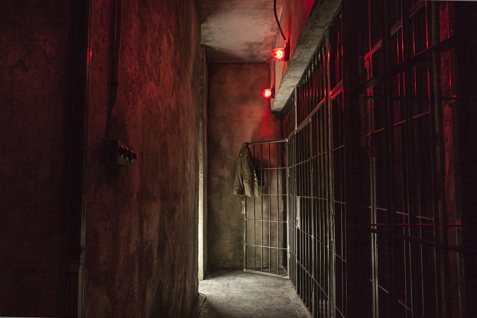 Hinter Eisernem Vorhang [Behind the Iron Curtain]