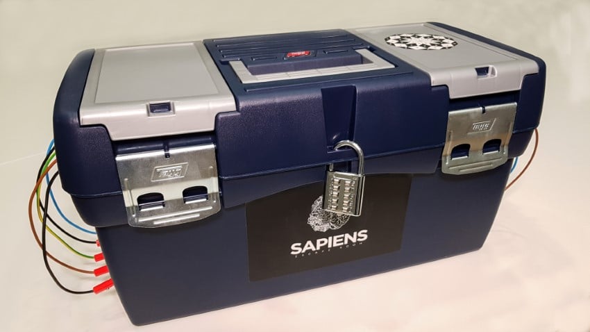 La Caja De Los Sentidos [The Box of Senses]