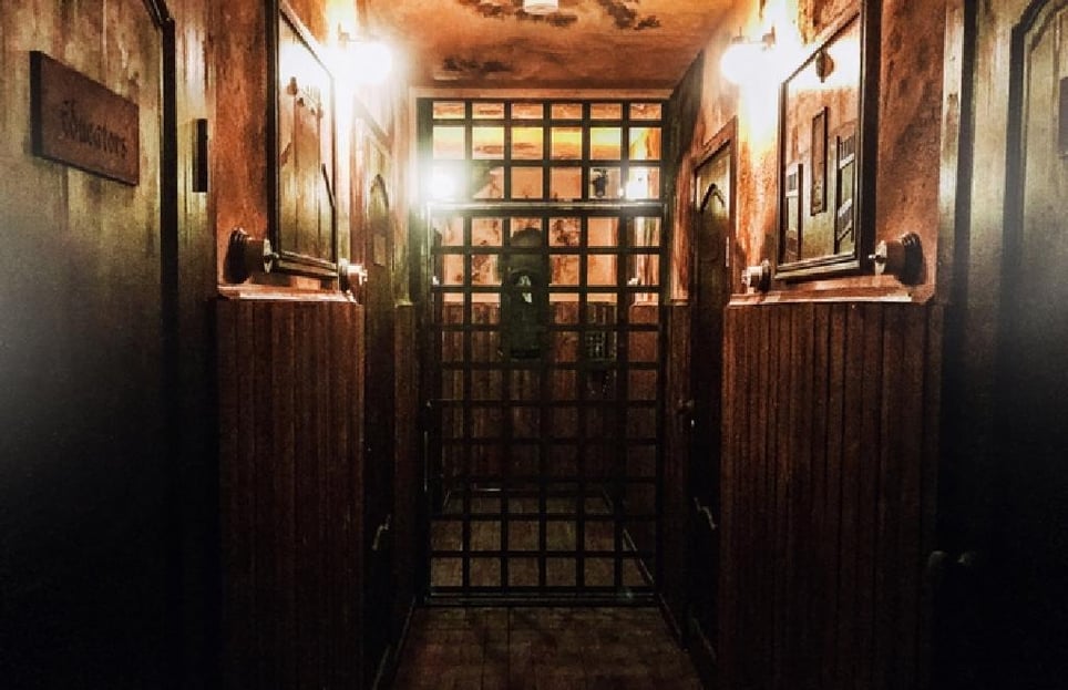 Das Verlassene Waisenhaus [The Lost Orphanage]