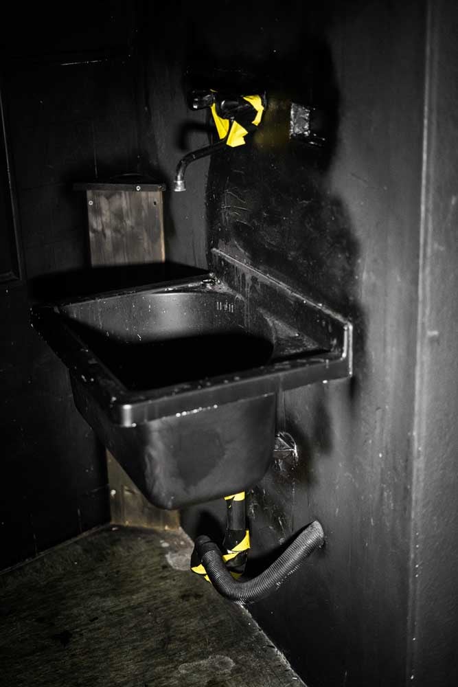 Das Verhör­zimmer [The Interrogation Room]