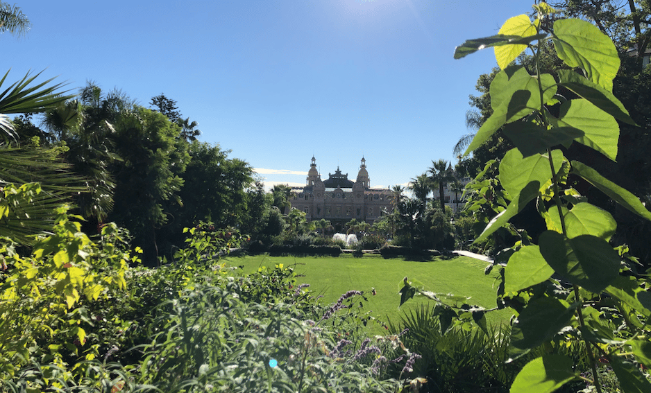 Escape Monte-Carlo
