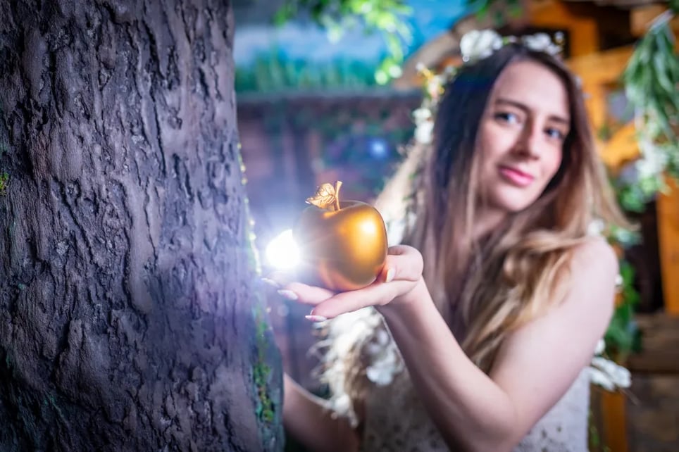 Златната ябълка и Змея [The Golden Apple & The Dragon]