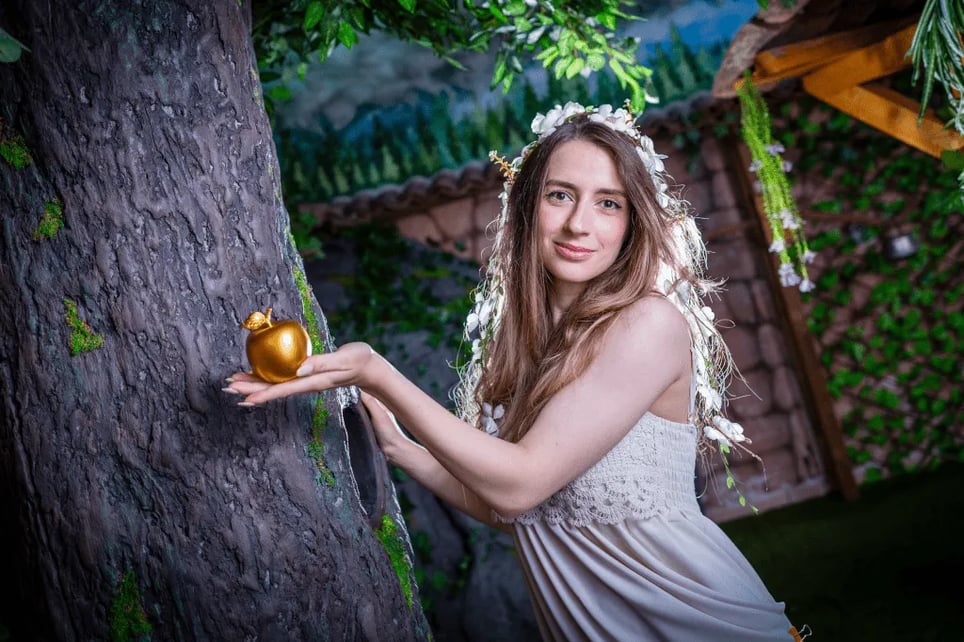 Златната ябълка и Змея [The Golden Apple & The Dragon]