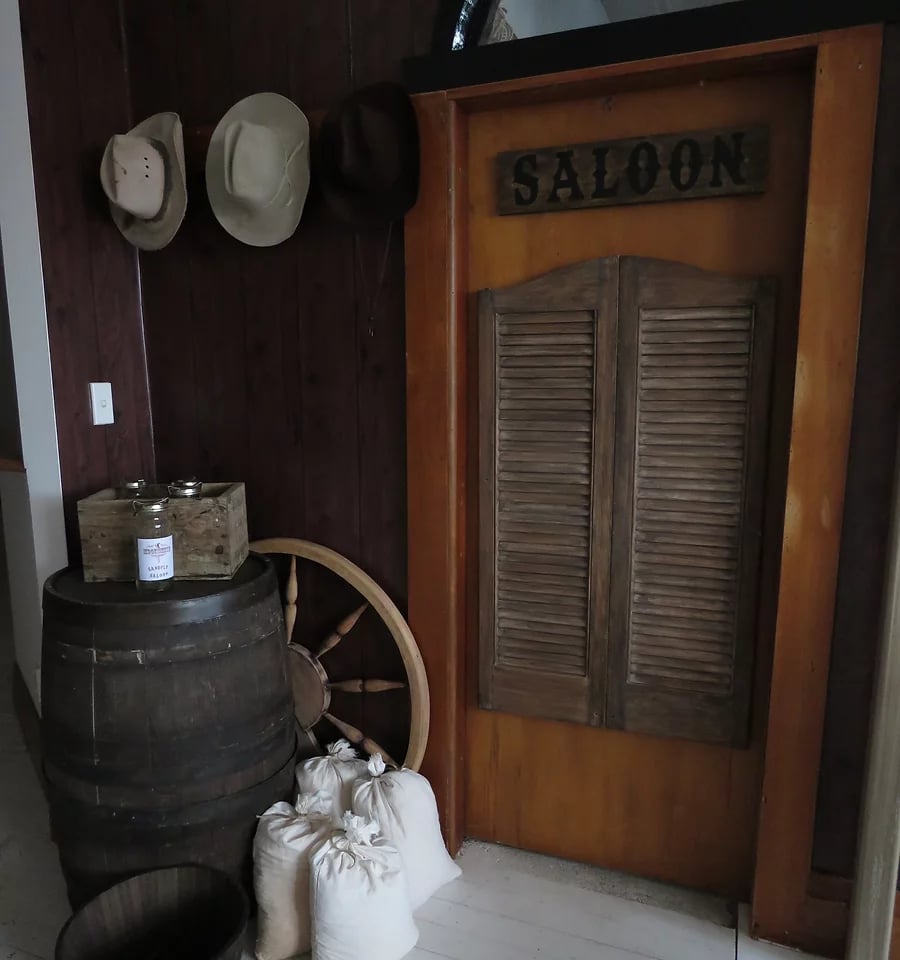 Sandfly Saloon