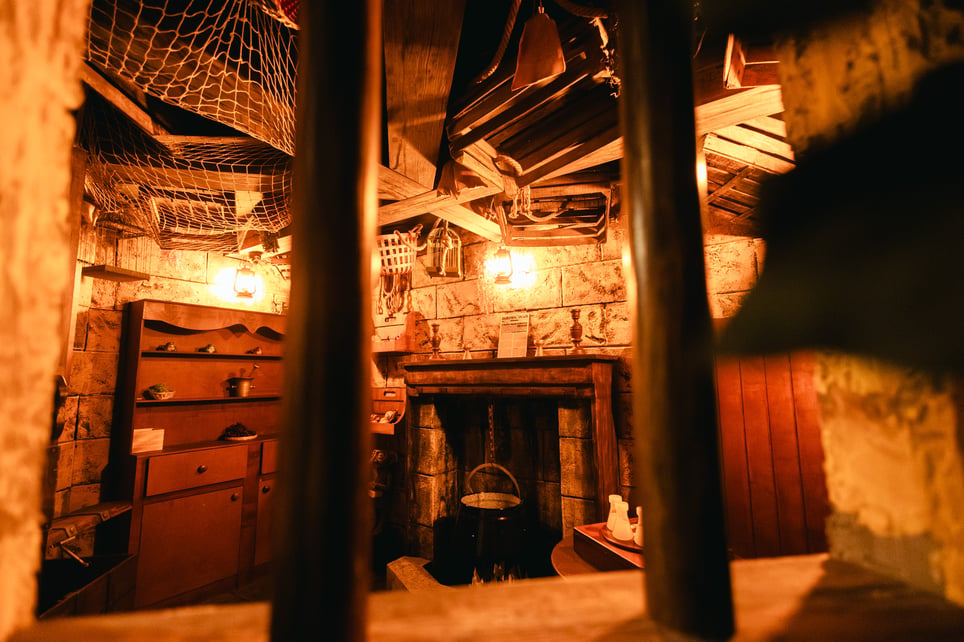 The Secret of the Leaky Cauldron [A Foltozott Üst Titka]