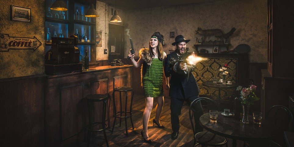 Gangsters: money, guns and whiskey