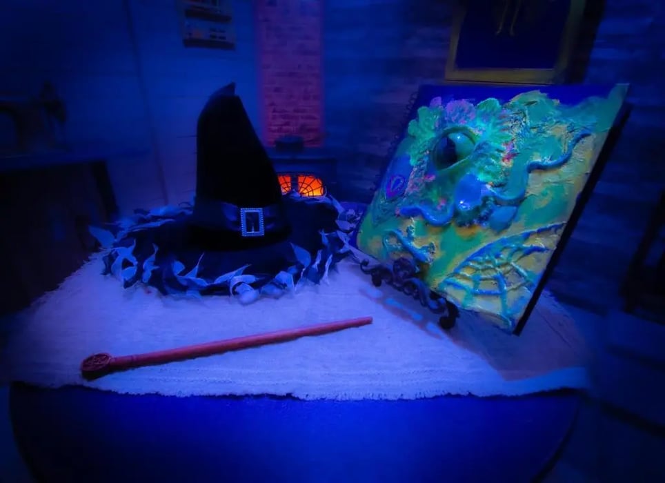 Lumotun Metsän Noita [Witch Of The Enchanted Forest]