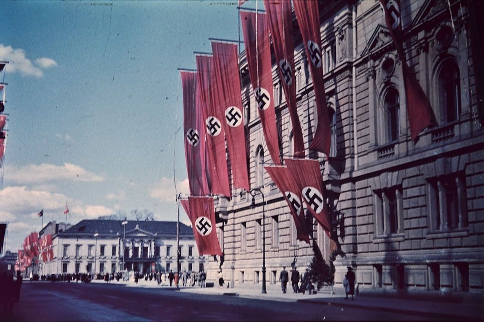 Natside Salapunker-Kaalul On Euroopa Tulevik [Nazis' Secret Bunker-The Future Of Europe Is At Stake]