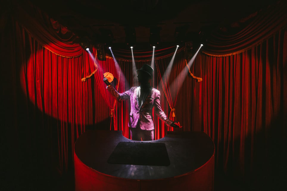 Le Magicien De Paris [The Magician Of Paris]