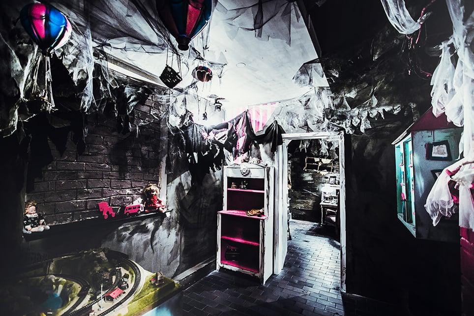 Das Geisterhaus [The Haunted House]