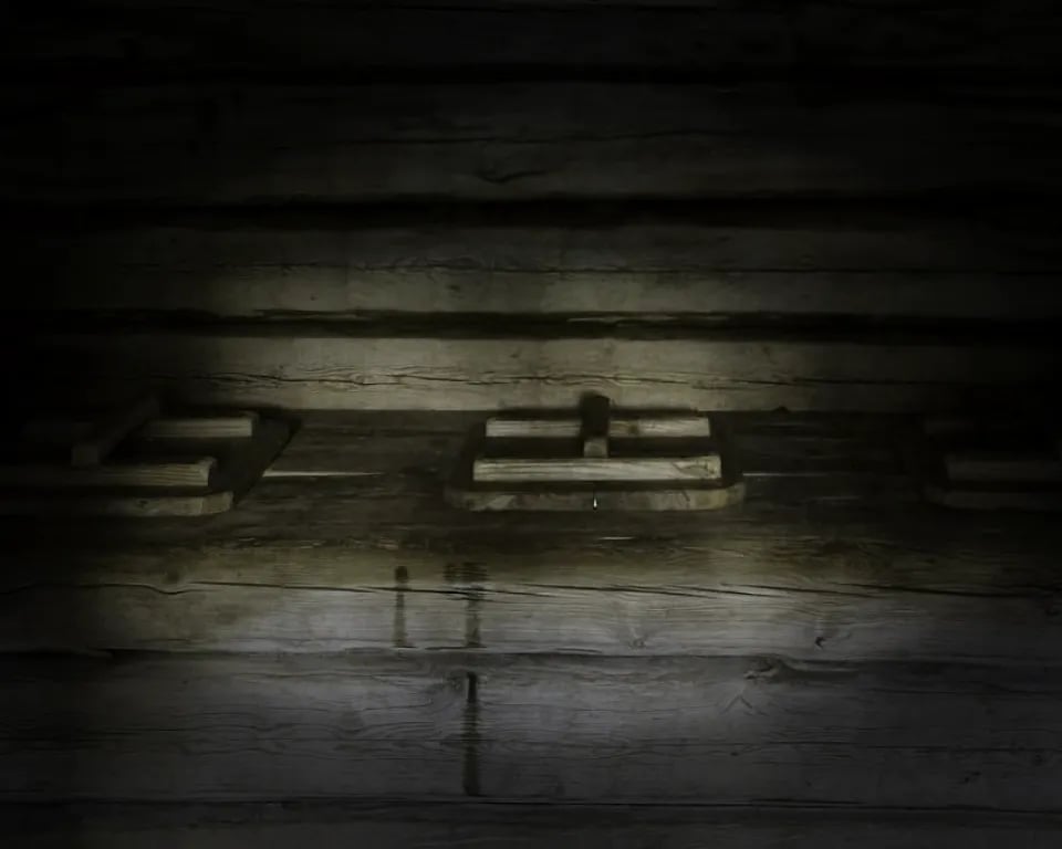 Huussi [Outhouse]