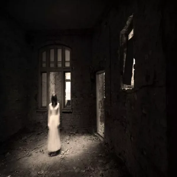 Ghosts of Covent Garden [Outdoor] — Room Lockdown Escape Rooms